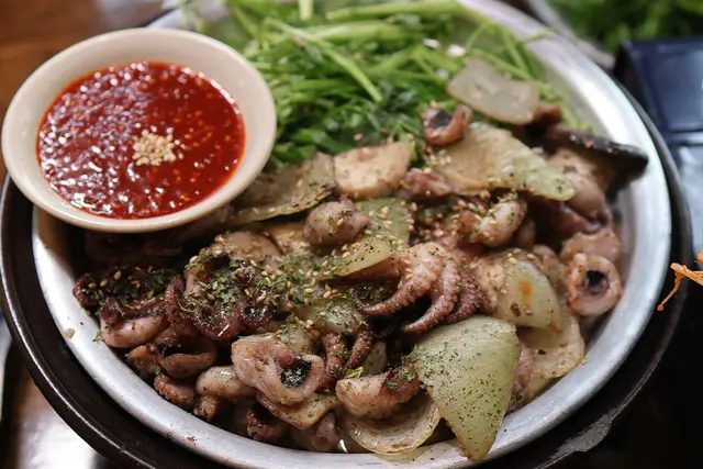 A retro-style grilled spicy webfoot octopus restaurantㅣPassion Is Also Jjukkumi