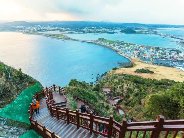 Jeju20320Private20Tour208-hour20by%20Wondertrip-0bf3e812-f7a0-4af9-aa58-3c4533e06970.webp