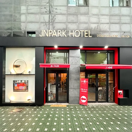 Khách sạn Three Seven