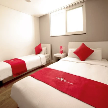 Khách sạn Three Seven