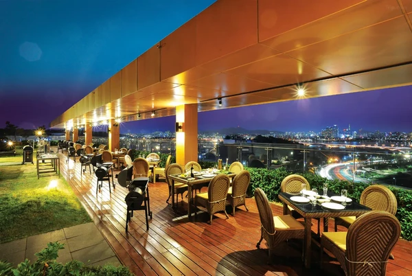 Golden Seoul Hotel 4★ or similar