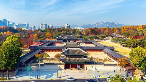 Changdeokgung-Palace-Seoul-featured.jpg