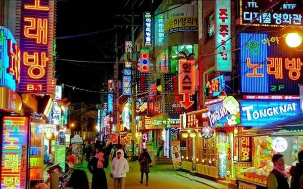 Hongdae – Youth Culture, Creative Cafés & Live Music