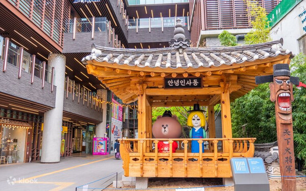 Foreigner Tour Seoul 1-Day Trip (Traditional Knot Experience + Insadong & Bukchon + Luxury Spa)