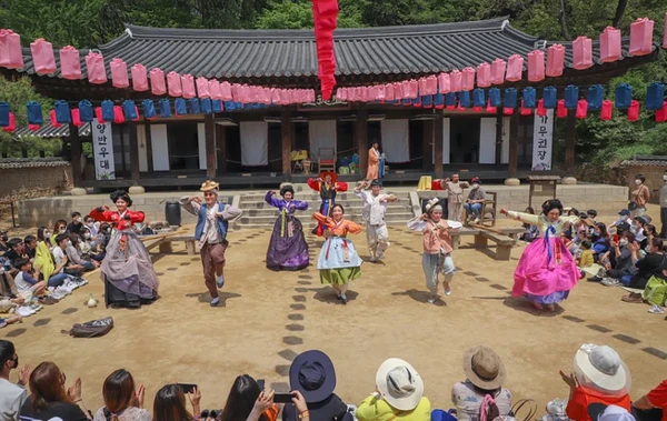 Gyeonggi 1-Day Tour for Foreigners – Suwon Hwaseong & Korean Folk Village
