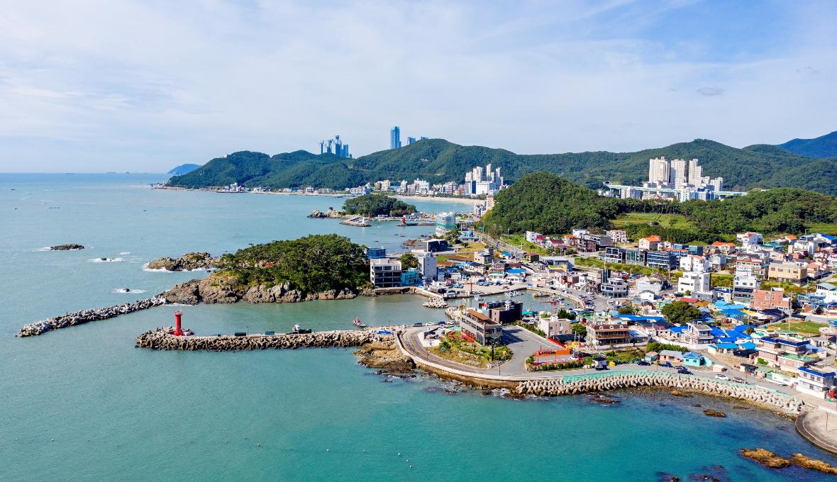 Blue Line Park Sky Capsule + Oryukdo + Huinnyeoul Culture Village + Gamcheon Day Tour | Busan Departure