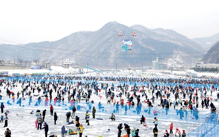 [From Seoul] One-Day Trip: Hwacheon Sancheoneo Ice Festival & Eobi Valley (Gangwon-do / Hwacheon)