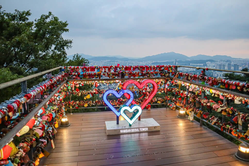 1-Day Seoul Tour for Foreigners - Blue House, Jogyesa Temple, N Seoul Tower, etc.