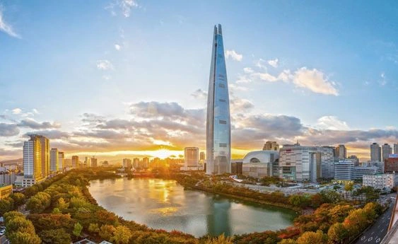 1-Day Seoul Daily Tour for Foreigners - Changdeokgung Palace, War Memorial, Seoul Sky