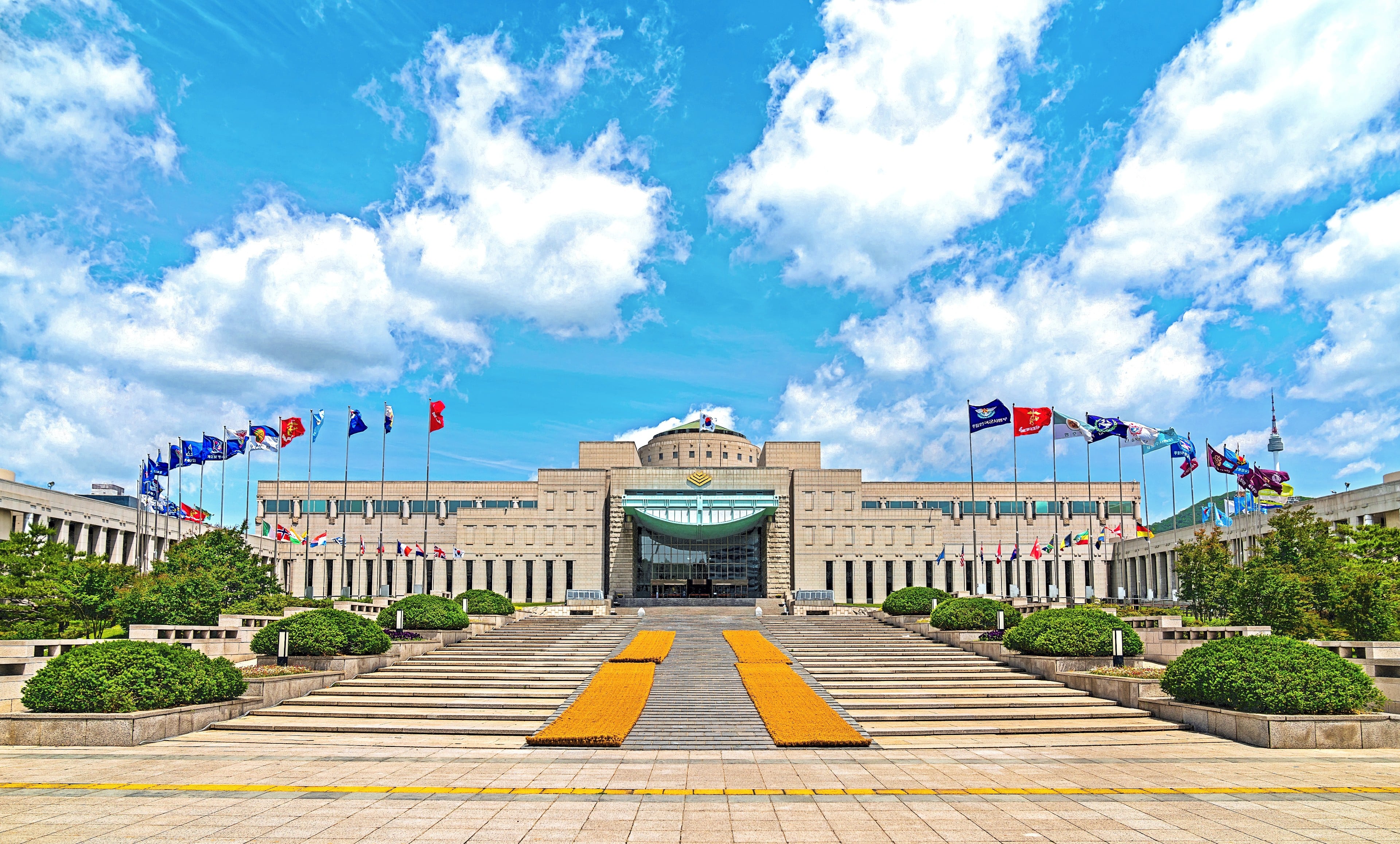 1-Day Seoul Daily Tour for Foreigners - Changdeokgung Palace, War Memorial, Seoul Sky