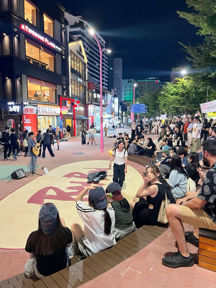 K-pop Culture 1-Day Tour for Foreigners (Hongdae Street, K-pop Dance Class, Myeongdong HiKR Ground, Nanta Show)