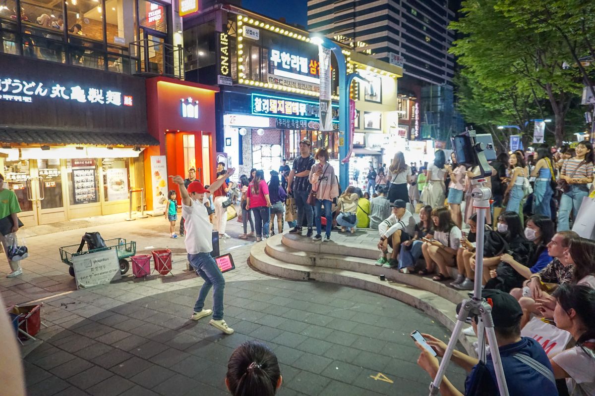 K-pop Culture 1-Day Tour for Foreigners (Hongdae Street, K-pop Dance Class, Myeongdong HiKR Ground, Nanta Show)
