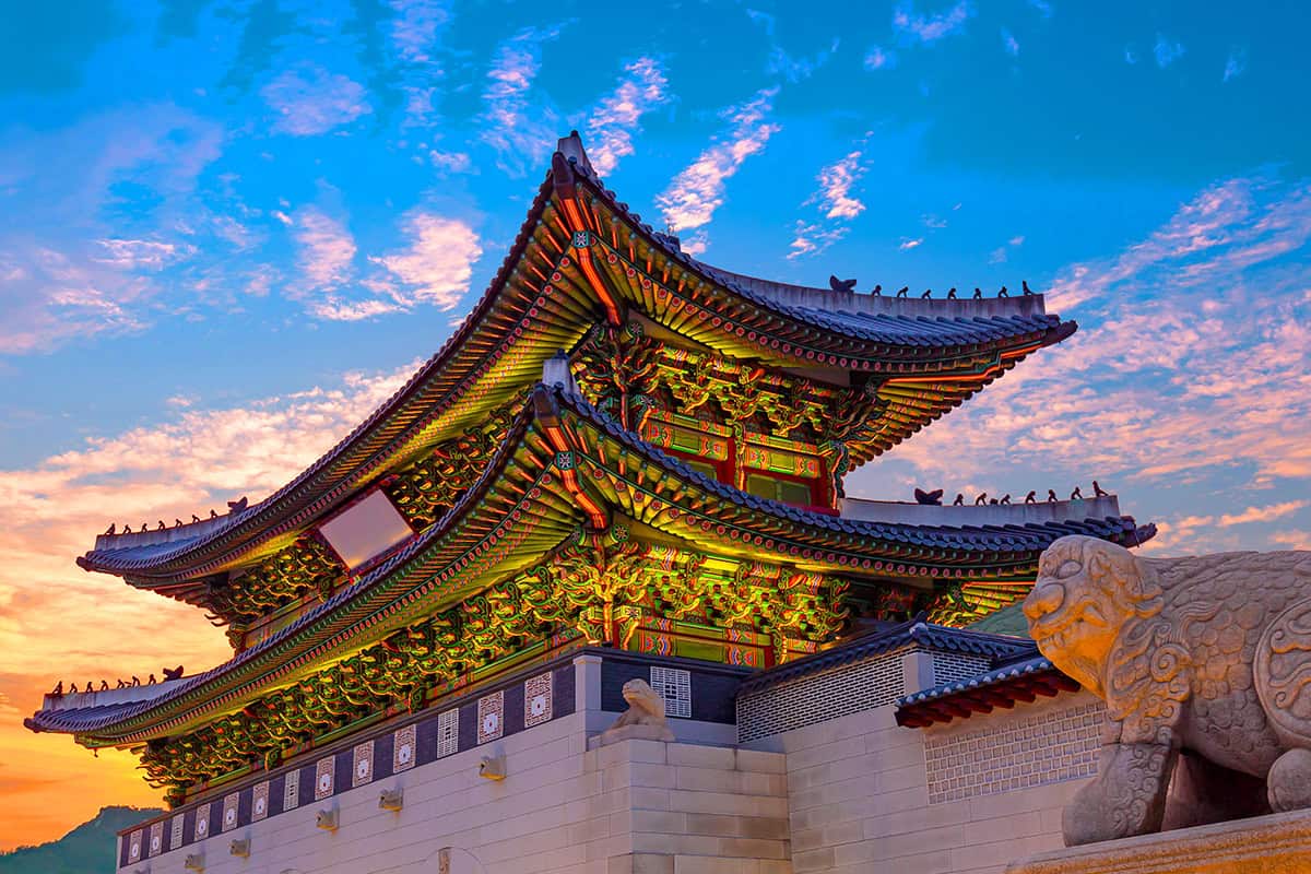 Essential 1-Day Tour for First-Time Visitors to Seoul (Gyeongbokgung, Myeongdong, N Seoul Tower & Hanbok Soap Making)