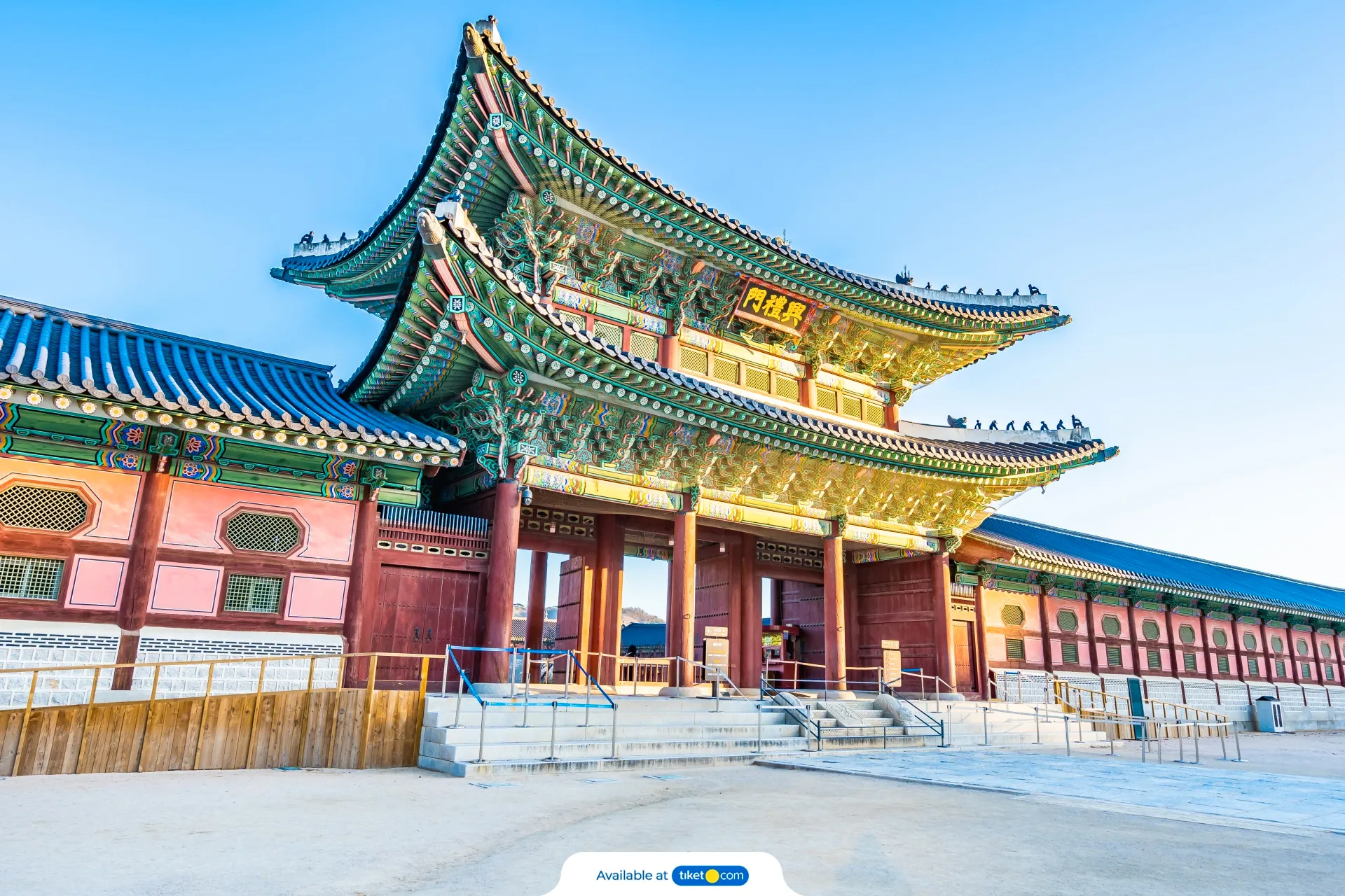 Essential 1-Day Tour for First-Time Visitors to Seoul (Gyeongbokgung, Myeongdong, N Seoul Tower & Hanbok Soap Making)