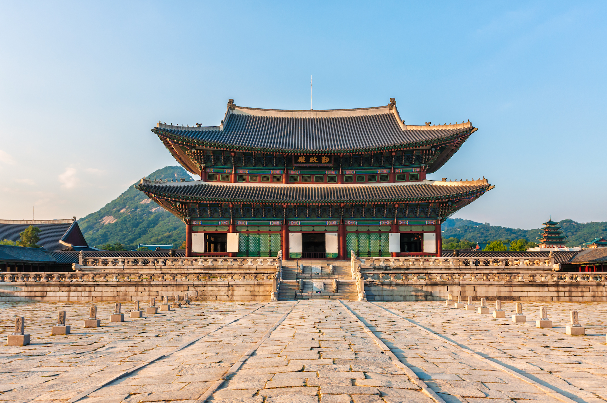 Essential 1-Day Tour for First-Time Visitors to Seoul (Gyeongbokgung, Myeongdong, N Seoul Tower & Hanbok Soap Making)