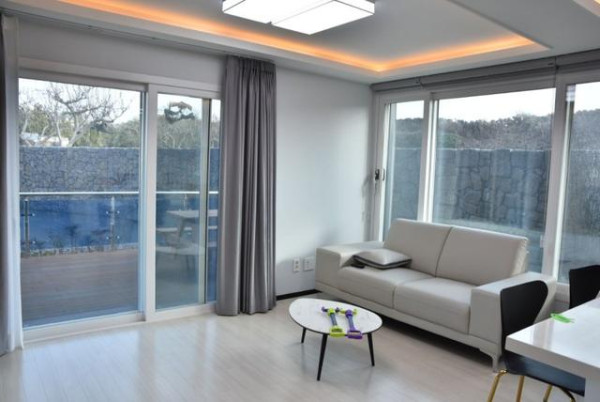 The Curve Building 2