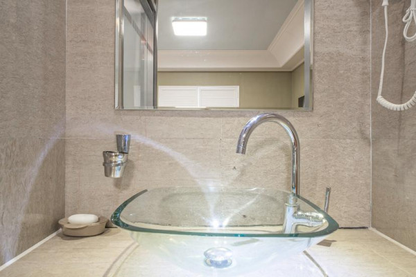 Standard - Smoking Room (OTT viewing available (Netflix, YouTube, Disney, etc.) - Personal ID requir