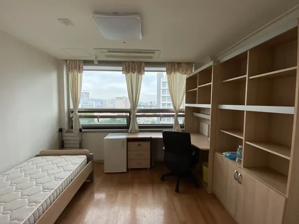 1-Person Room (Lake Hall)